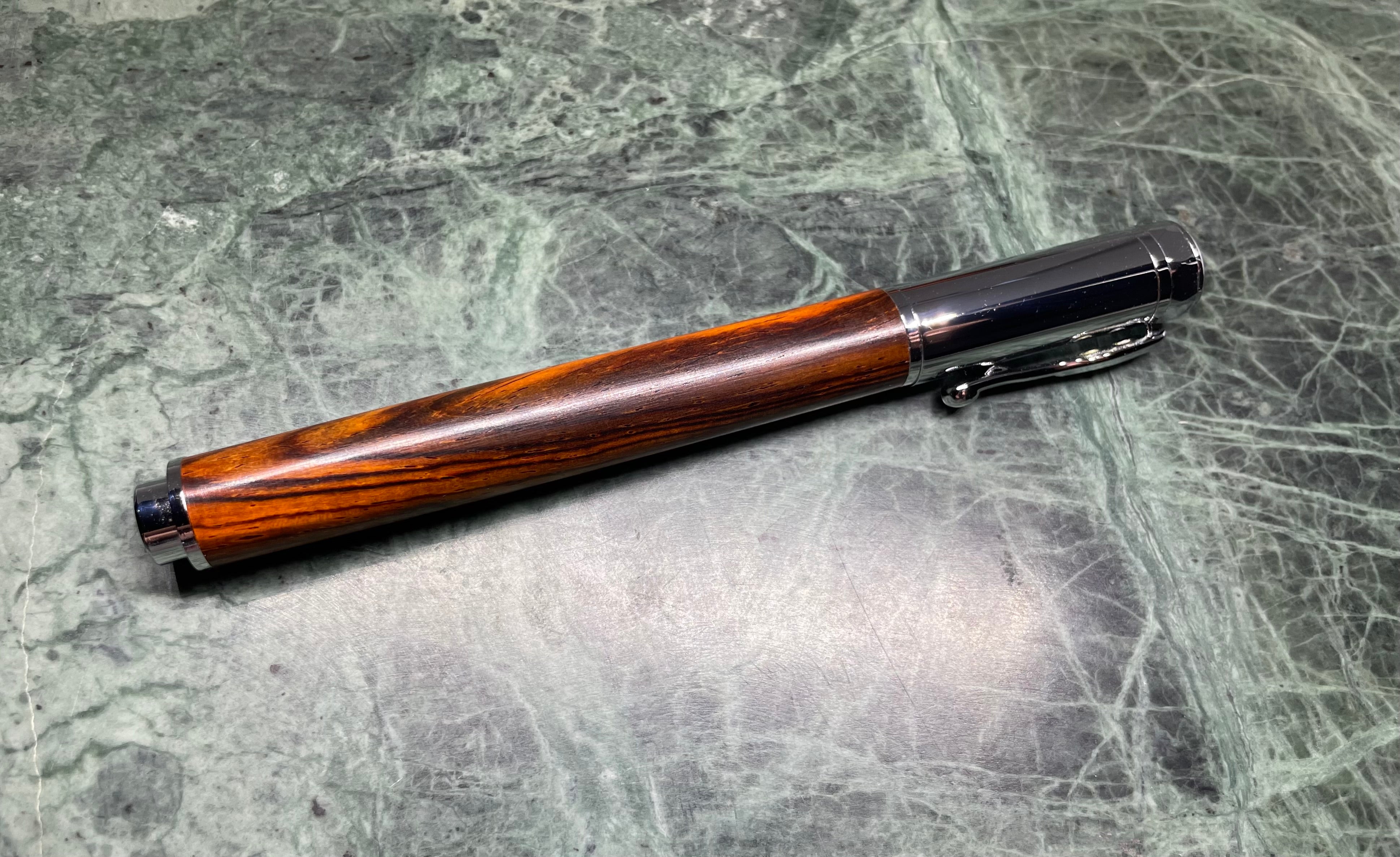 Rollerball mit Magnetkappe aus edlem Cocobolo Holz, handgedrechselt Unikat