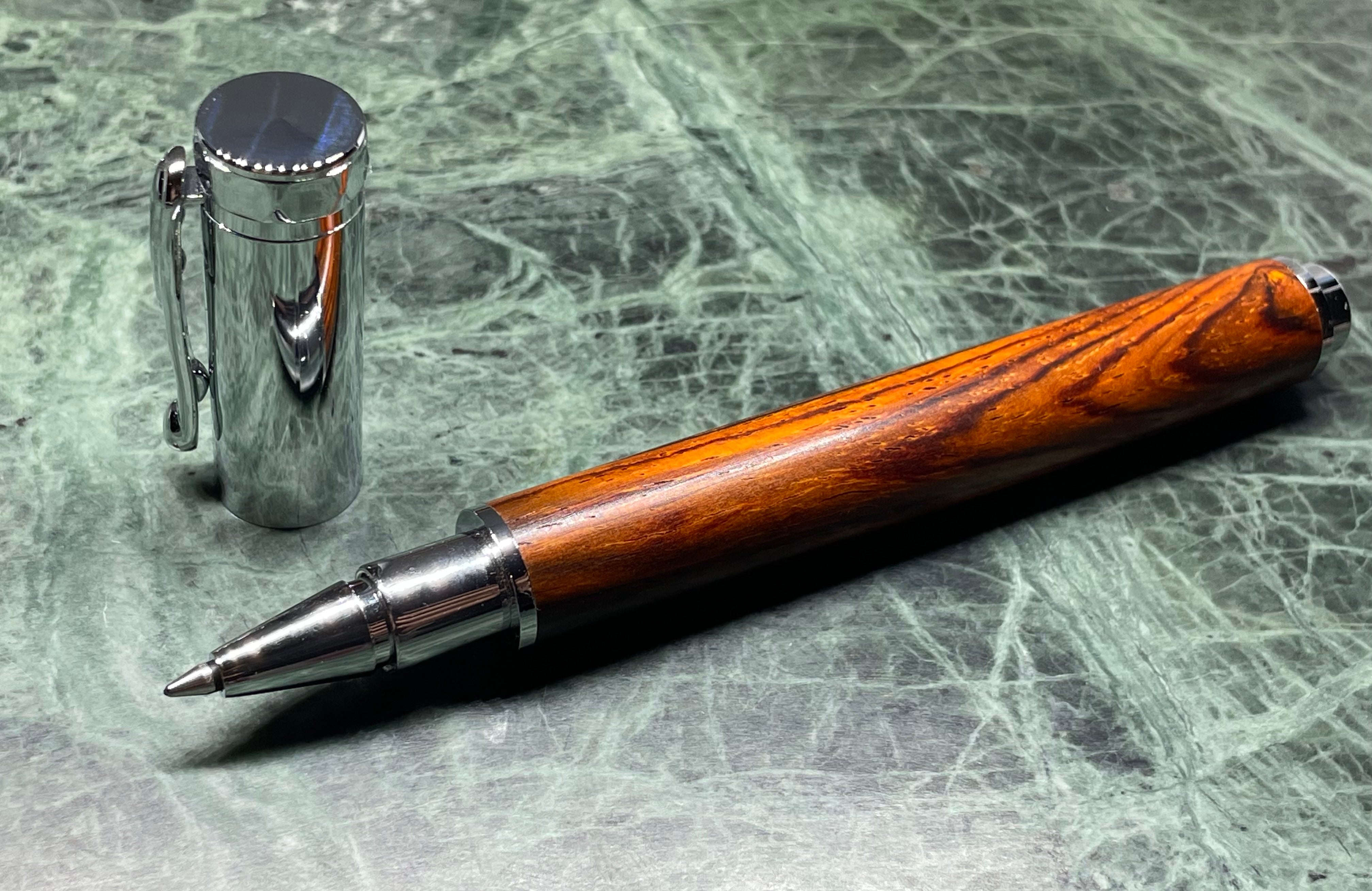 Rollerball mit Magnetkappe aus edlem Cocobolo Holz, handgedrechselt Unikat