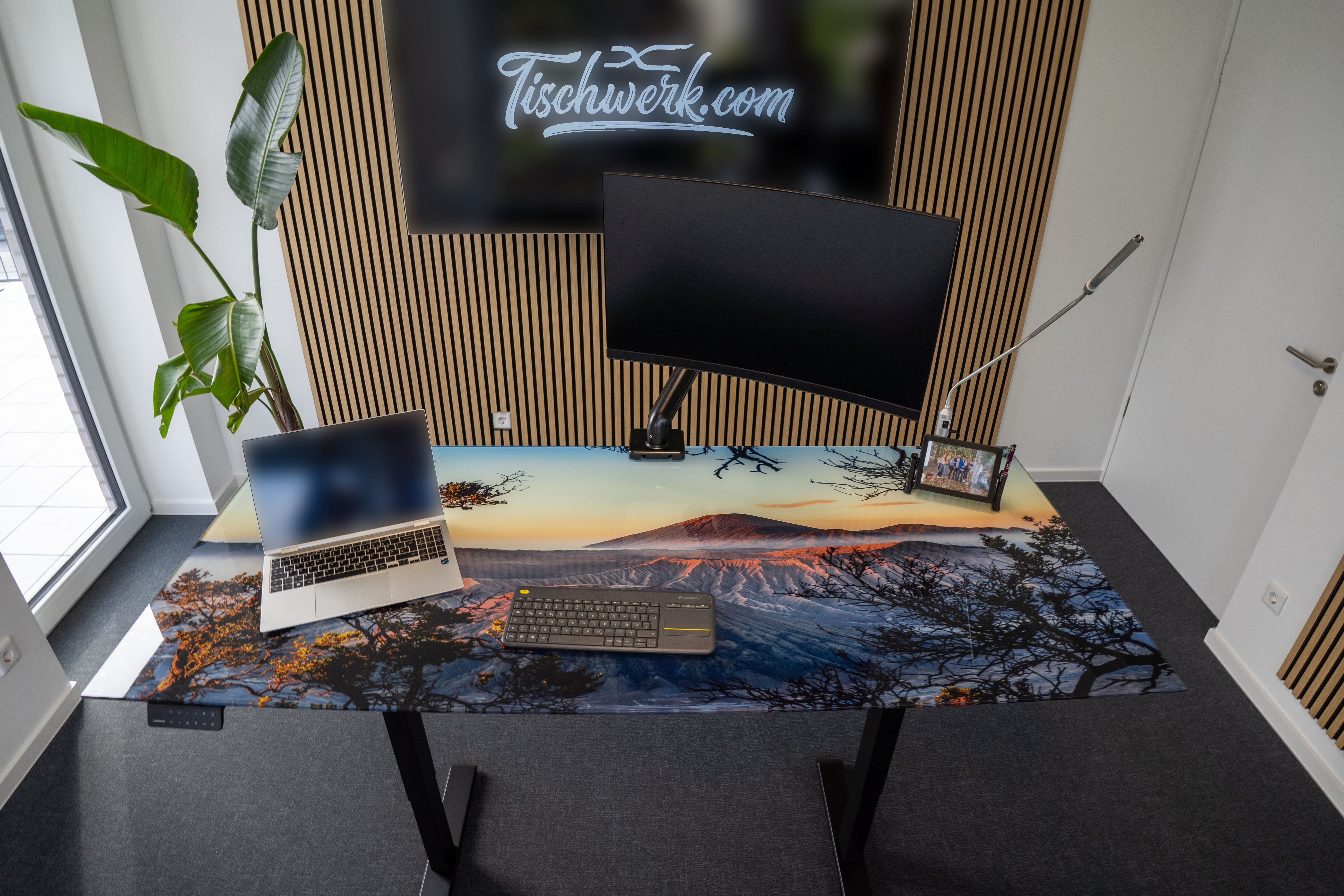 Basic Vulkan Bromo, höhenverstellbarer Schreibtisch